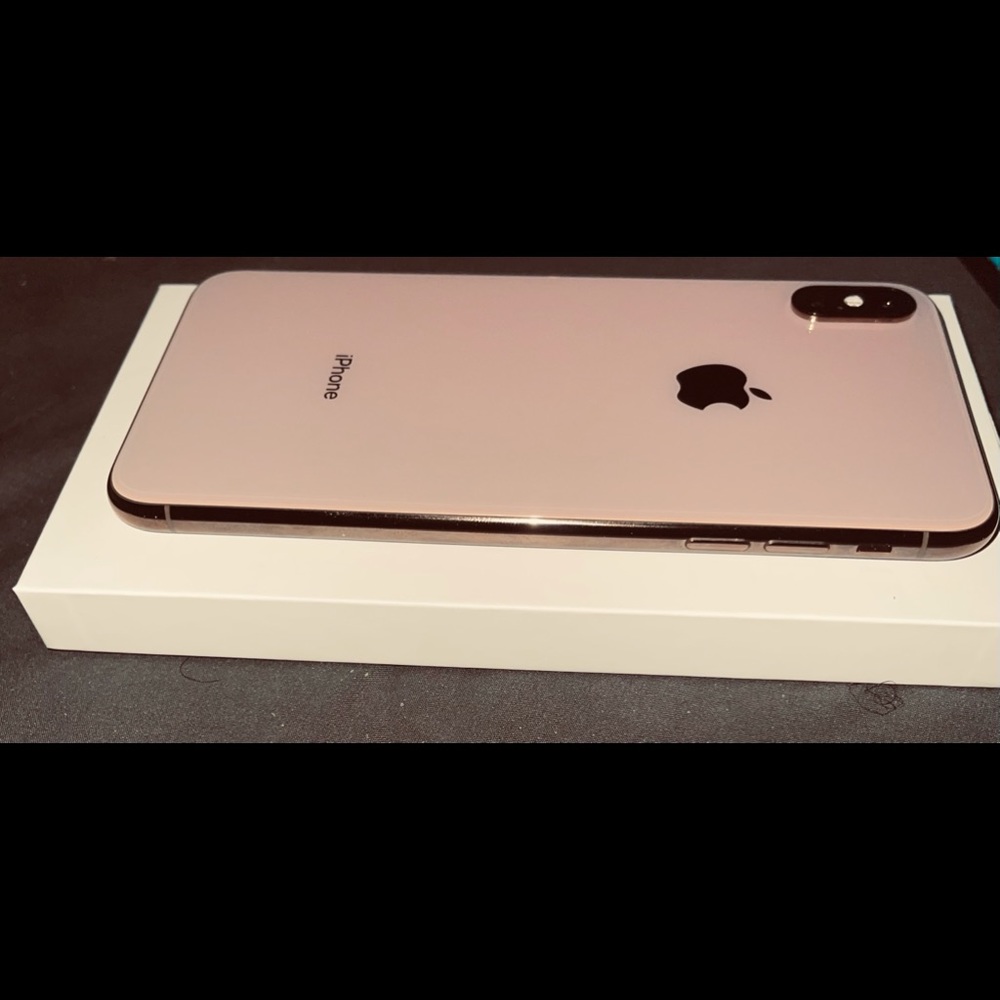 Gold I Phone XS Max (10)